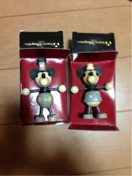  ミッキーマウス、ミニーマウス WOODEN DOLL